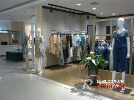 热烈庆祝MOMING莫名女装哈尔滨动力和平松雷店盛大开业