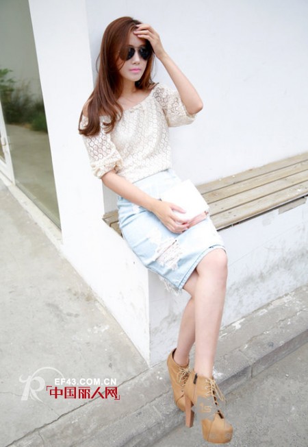 夏季破洞牛仔裙 诠释随性优雅混搭时尚