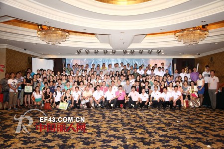 热烈庆祝小熊B琪童装2013年冬季新品发布会圆满落幕