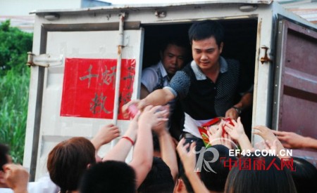 千娇子内衣 爱心活动 爱大于天 让爱心传递不停断