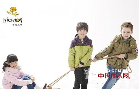 秋冬回归自然搭配 巧搭自然色系 打造随性快乐童年