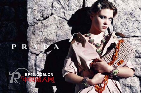 低调奢华Prada 理智和清醒的高调“绝招”
