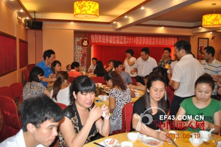 虹猫蓝兔童装2014春夏新品发布会圆满落幕