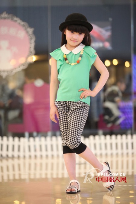 雪纺衫搭配 时尚格子穿出不一样的开学季