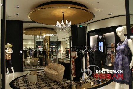 蕾朵时尚女装广州正佳店面赏析