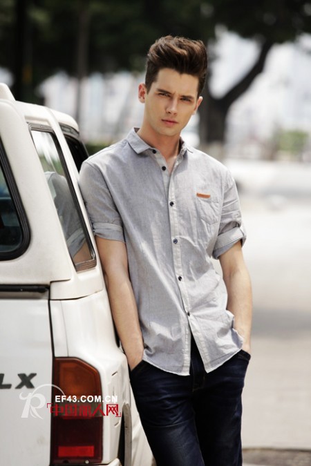 男士短袖衬衫巧搭配 打造夏季最有型的你