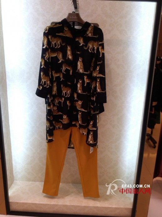 奕色女装成功进驻贵州六盘水百盛商场