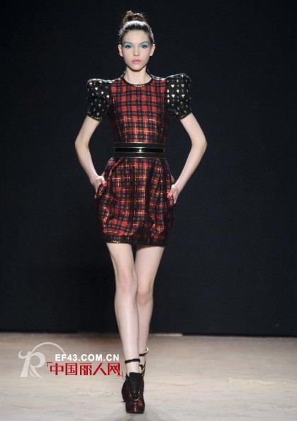 时尚霸主格纹元素妙趣无穷  玩起格调绝不含糊