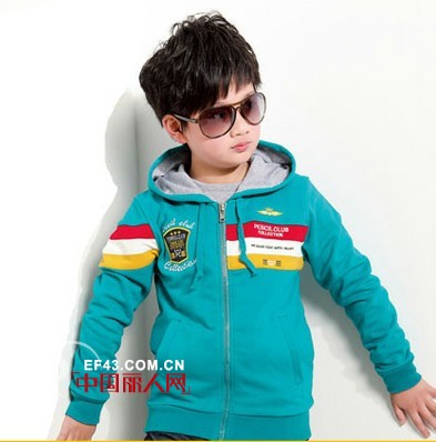 休闲装扮 运动小子秋季帅气装扮