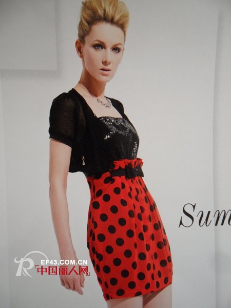 浓浓复古风情 红与黑最搭调的波点搭配