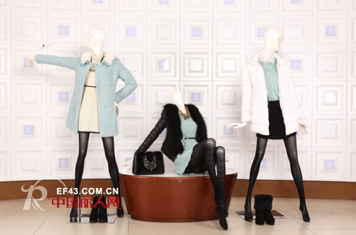 Distin Kidny迪斯廷·凯女装全新橱窗陈列优雅面世