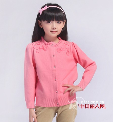 汪小荷与小朋友一起迎接新学期