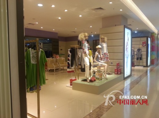 热烈庆祝彩姿KJHK女装 三店阵容齐开业