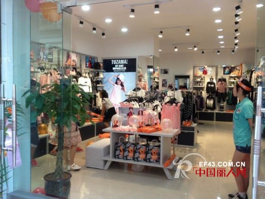 热烈祝贺兔仔唛童装在四川南充新店盛装开业