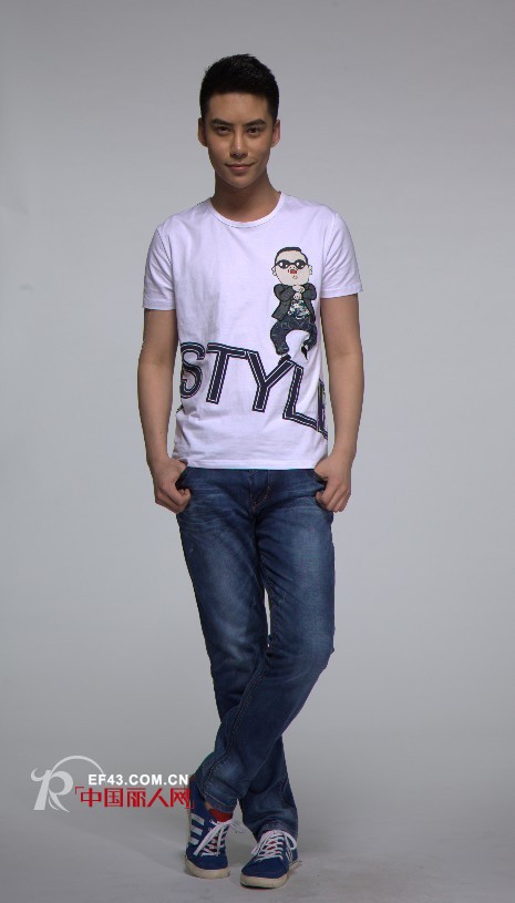 《蓝精灵2》即将上映 蓝精灵主题印花T恤走热