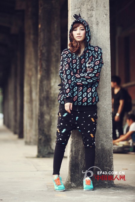 新款卫衣搭配 时尚卫衣尽显潇洒风范