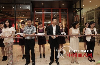 美特斯邦威西南旗舰店成都店开业 人气偶像付辛博捧场揭幕