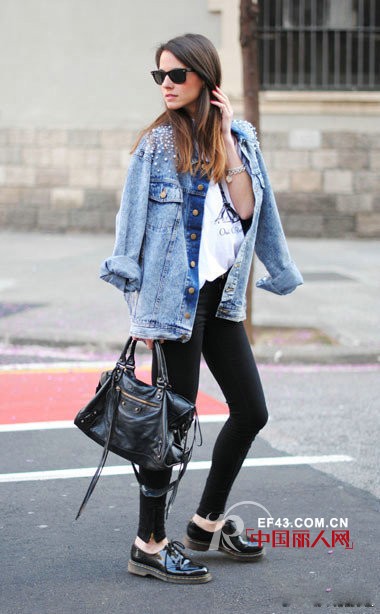 牛仔外套怎么搭配 时尚达人教你穿出活力