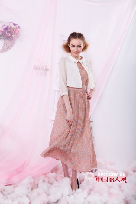 秋季长袖连衣裙怎样搭配出摩登气质