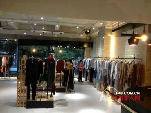 热烈祝贺Eall.cz意澳女装东莞虎门新店盛大开业