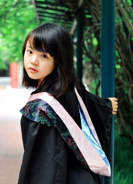 南大最萌小师妹爆红网络 似小学生