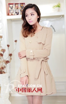 风衣怎么搭配 品牌女式风衣传授腰带系法