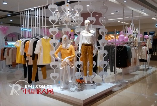 丹诗格尔女装南京市江宁区万尚城百货店开业