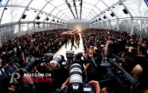 粉蓝衣橱随深圳时尚军团首次亮相纽约时装周