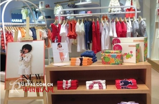 如何选择一家童装店 童装店陈列至关重要