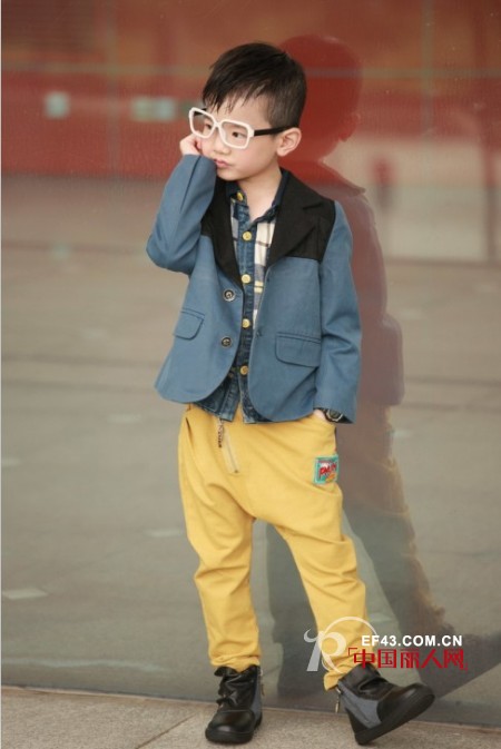 小外套怎么搭配才好看 秋季小外套的多样搭配