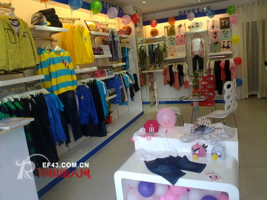 越位少年装时尚课:品牌店式的陈列