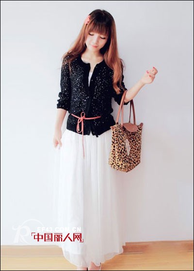 入秋小外套搭配长裙 穿出甜美时髦淑女风