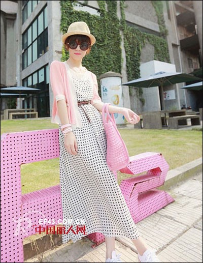 入秋小外套搭配长裙 穿出甜美时髦淑女风