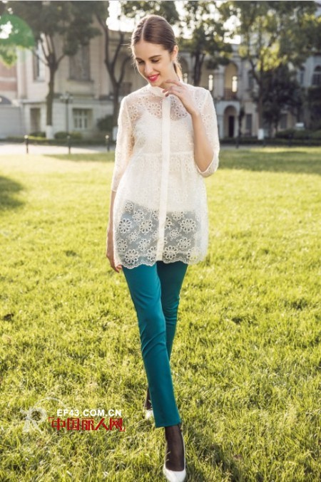 蕾丝连衣裙穿搭术 白色蕾丝连衣裙怎么搭配