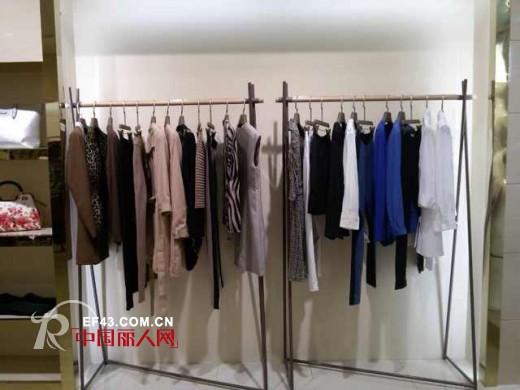 热烈庆祝奕色女装成功入驻潍坊市临朐县中百大厦2楼