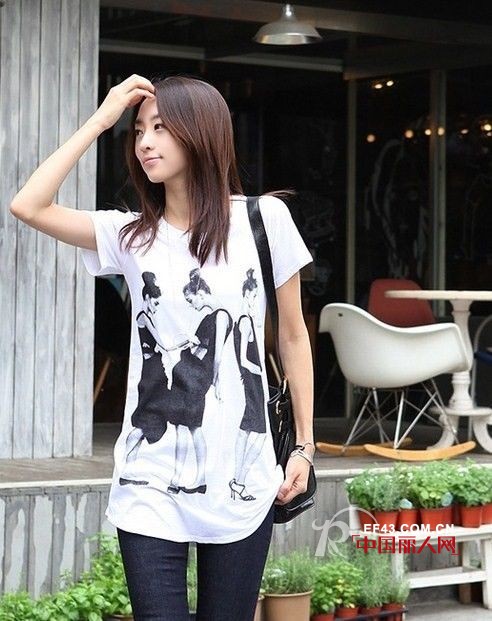 紧身牛仔裤搭配出秋季最抢眼LOOK