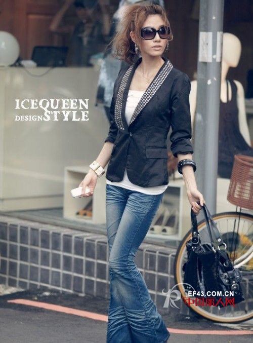 紧身牛仔裤巧妙搭配修饰腿部线条