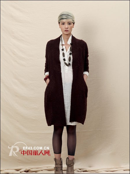 底色女装优雅文艺 秋季里的别样美景