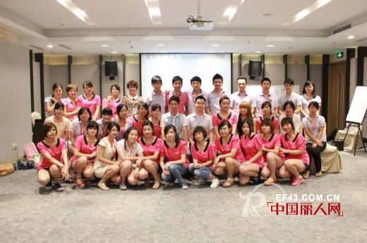 深圳缤纷丽人心内衣公司举办缤纷绽放正能量培训