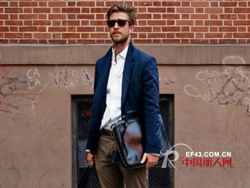 型男街拍看秋季男装怎么搭配