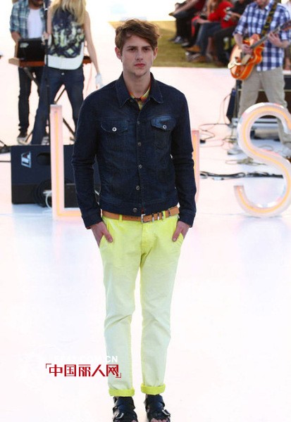 从欧美街拍看秋季潮流穿衣TIPS