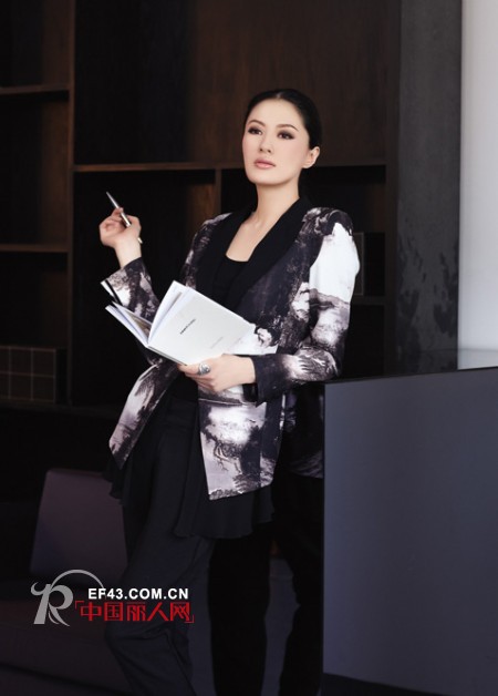 小西装怎么搭配 长款小西装帅气来袭