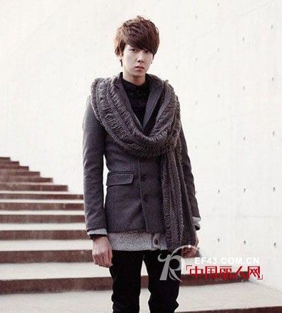 跟韩国型男学习如何搭配围巾