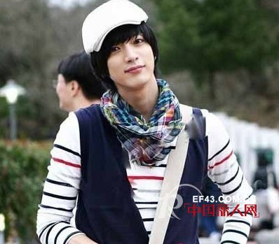 男士三角围巾也时尚 系法推荐