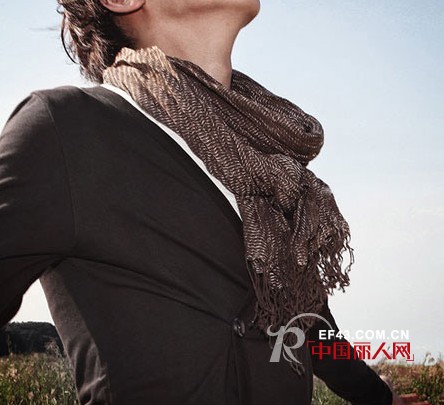 丝巾同样也是男士必备的潮品