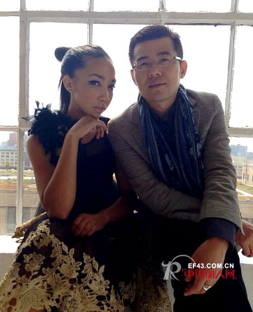 在纽约 那条BBLLUUEE的小黑裙