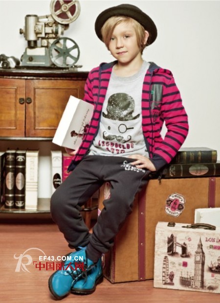 条纹小外套搭配 百搭个性条纹装扮