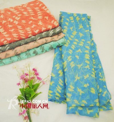 十大饰品品牌好彩千饰贺国庆--全国门店买围巾送唇膏