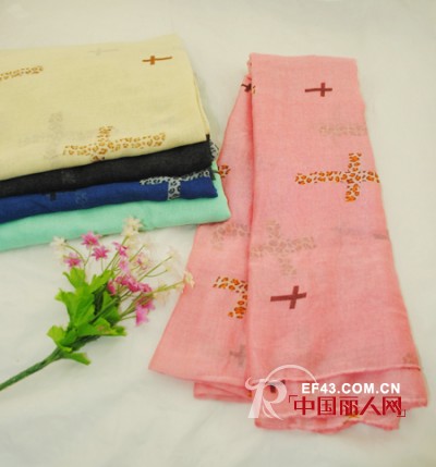 十大饰品品牌好彩千饰贺国庆--全国门店买围巾送唇膏