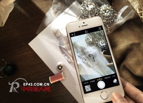 BurberryProrsum2014春夏女装秀携手iPhone®5s全程直播